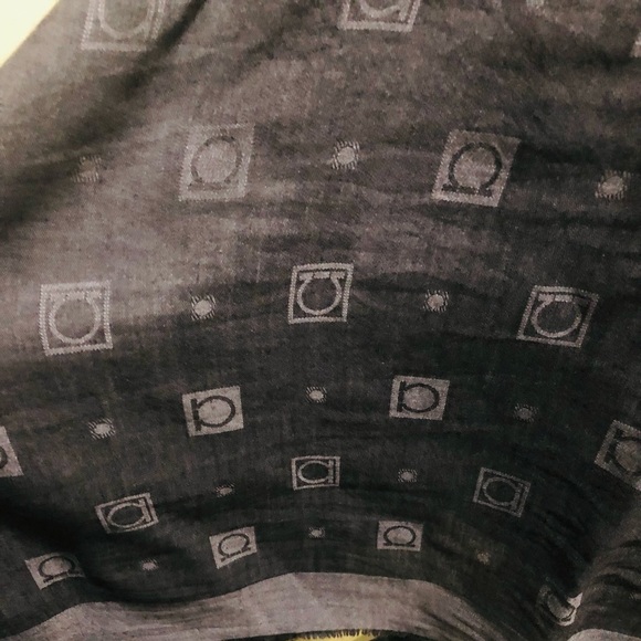 Salvadore Ferragamo Scarf/Shawl. 72” By 30”. 100% Cashmere. Long. - Picture 11 of 15